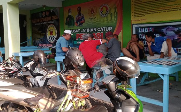 Ngabuburit  di GOR Ahmad Yani dengan Bermain Catur, Sekaligus Asah Otak