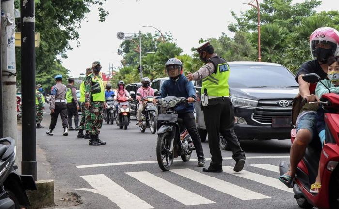 Pelanggar Prokes Didenda Uang dan Beli Masker, Warga Kota Kediri Menyambut Positif Pelanggar Prokes Didenda Uang dan Beli Masker, Warga Kota Kediri Menyambut Positif