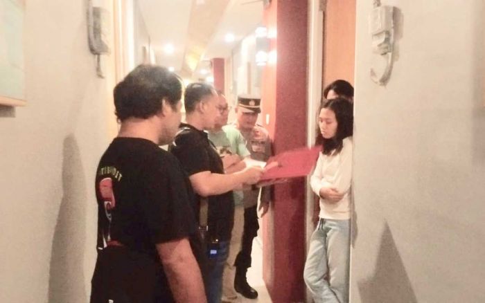 10 Pasangan Kumpul Kebo di Surabaya Terjaring Razia 10 Pasangan Kumpul Kebo di Surabaya Terjaring Razia