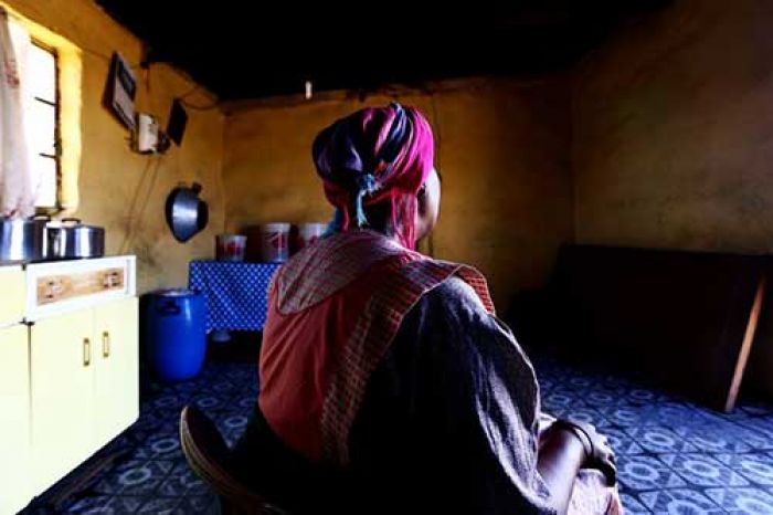 Dijuluki Mama Singa, Ibu ini Lawan Tiga Pria Telanjang Pemerkosa Putrinya: Satu Mati, Dua Sekarat Dijuluki Mama Singa, Ibu ini Lawan Tiga Pria Telanjang Pemerkosa Putrinya: Satu Mati, Dua Sekarat