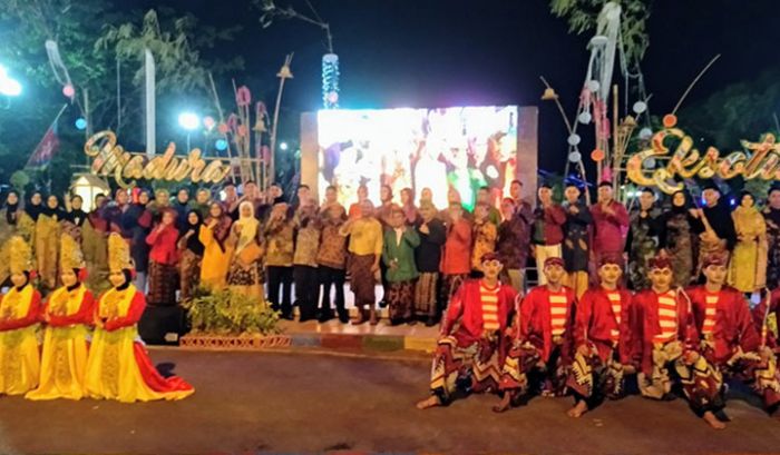 Madura Eksotik Carnival Pagelaran Fashion Show Batik Kolaborasi Sapi Sono