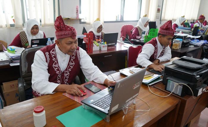 ASN dan PPPK Pemkab Kediri Wajib Kenakan Pakaian Khas ASN dan PPPK Pemkab Kediri Wajib Kenakan Pakaian Khas