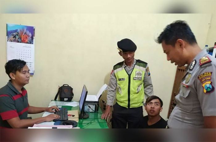 Polisi Ringkus Pemuda Penjual Pil Terlarang Polisi Ringkus Pemuda Penjual Pil Terlarang