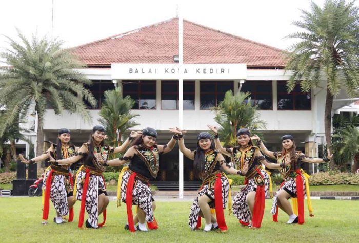 Sendratari Kadiri dan Seni Reog Jaran Panoleh Tampil di Balai Kota Kediri Sendratari Kadiri dan Seni Reog Jaran Panoleh Tampil di Balai Kota Kediri