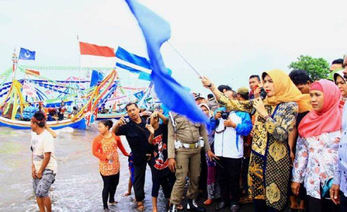 Gebyar Pesisir Raya Probolinggo Tumpeng Ancak Segara Gebyar Pesisir Raya Probolinggo Tumpeng Ancak Segara
