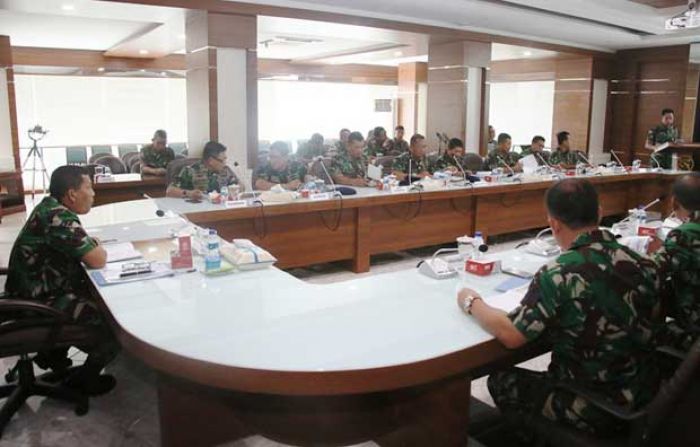 Panglima Menerima Paparan Pelaku Satgas Cassoex 17 Panglima Menerima Paparan Pelaku Satgas Cassoex 17