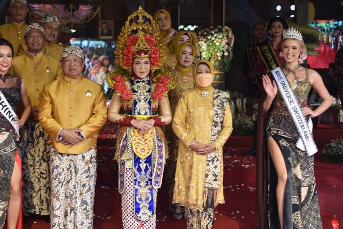 Peringati HUT Ke-817 Tulungagung, Miss Universe Switzerland Turut Rayakan Ritual Bersih Nagari Peringati HUT Ke-817 Tulungagung, Miss Universe Switzerland Turut Rayakan Ritual Bersih Nagari