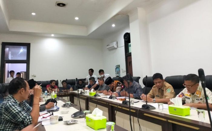 Belasan Aktivis PORTAL Minta DPRD Kabupaten Pasuraun Sidak Tambang Ilegal Belasan Aktivis PORTAL Minta DPRD Kabupaten Pasuraun Sidak Tambang Ilegal