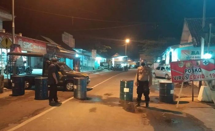Halau Pemudik Nakal, Polisi Pasang Barikade di Perbatasan Jember-Lumajang Halau Pemudik Nakal, Polisi Pasang Barikade di Perbatasan Jember-Lumajang