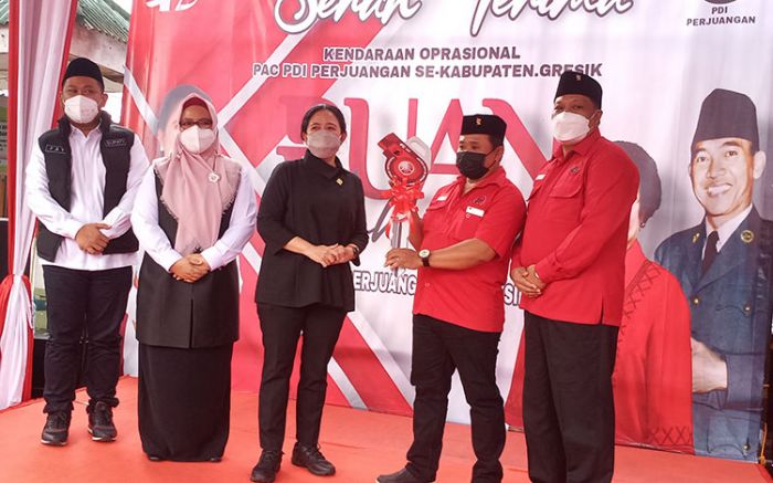 Sapa Kader PDIP Gresik, Puan Maharani Bagikan 18 Motor untuk Menangkan Pemilu 2024 Sapa Kader PDIP Gresik, Puan Maharani Bagikan 18 Motor untuk Menangkan Pemilu 2024