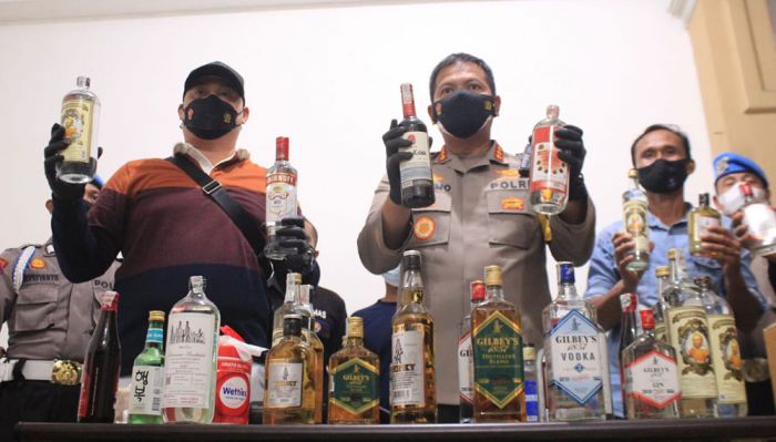 Jual Miras, Ruko di Pondok Mutiara Sidoarjo Digerebek Polisi Jual Miras, Ruko di Pondok Mutiara Sidoarjo Digerebek Polisi