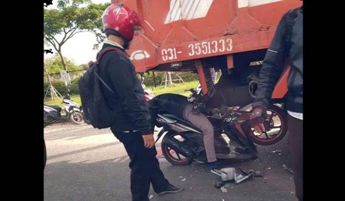 Tabrak Truk Mogok, Pegawai Kejari di Gresik Tewas Tabrak Truk Mogok, Pegawai Kejari di Gresik Tewas