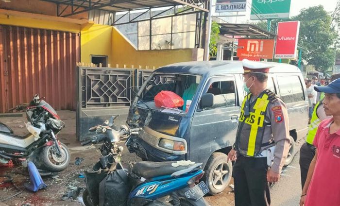 Mobil Tabrak Empat Kendaraan di Sidoarjo: Tiga Orang Luka Berat, Satu Tewas Mobil Tabrak Empat Kendaraan di Sidoarjo: Tiga Orang Luka Berat, Satu Tewas