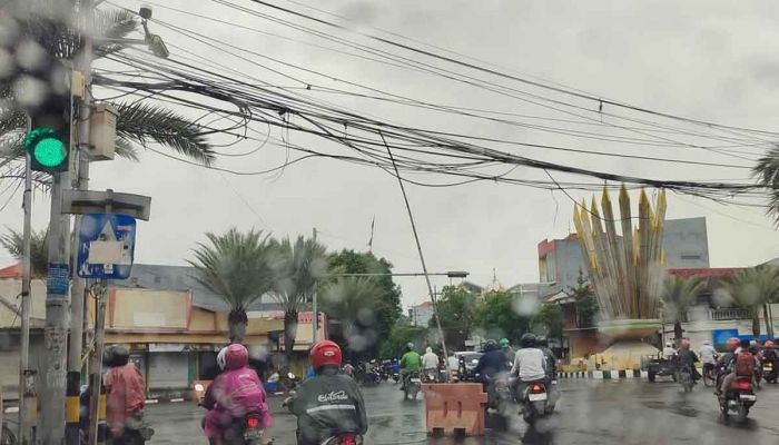 Kabel Utilitas Masih Semrawut Meski Ada Perda di Gresik Kabel Utilitas Masih Semrawut Meski Ada Perda di Gresik