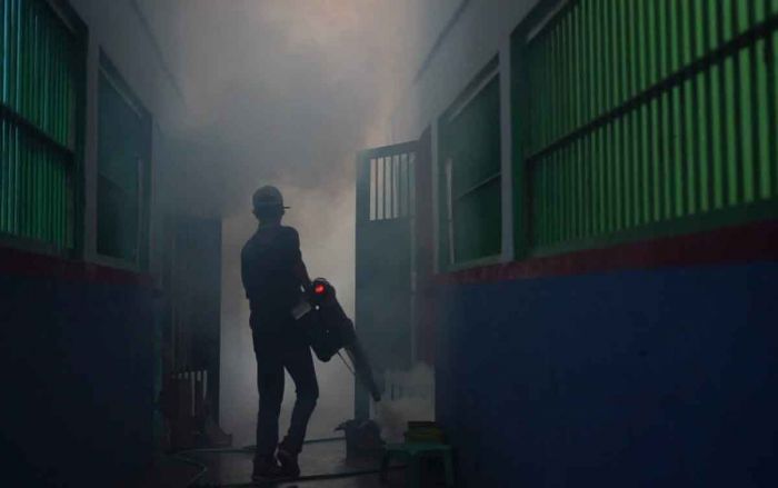 Antisipasi DBD, Lapas Surabaya Lakukan Fogging Kamar Hunian Warga Binaan