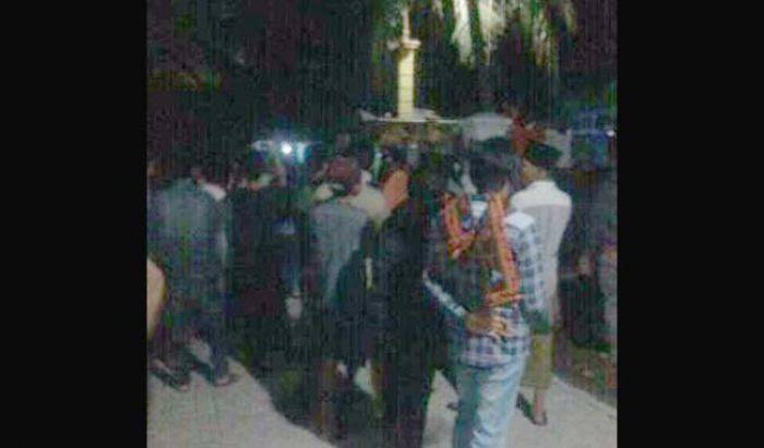 Pesantren di Desa Krai Lumajang Dikepung Warga, Diduga Beraliran Sesat Pesantren di Desa Krai Lumajang Dikepung Warga, Diduga Beraliran Sesat