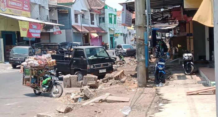 Kepala DPUPR Kota Probolinggo Tanggapi Keluhan Pedagang soal Tanah Bekas Galian Proyek Drainase