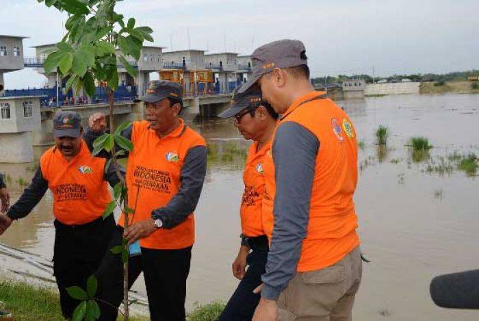 1000 Relawan Bersih-Bersih Sungai di Sekitar Bendungan Gerak Sembayat 