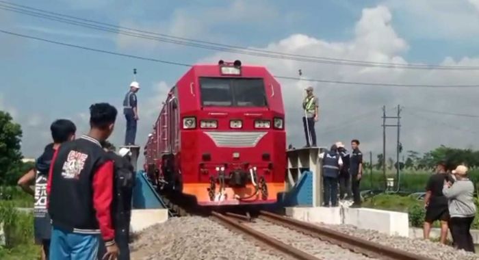 DJKA Uji Kekuatan Jembatan KA BH 613 Kediri