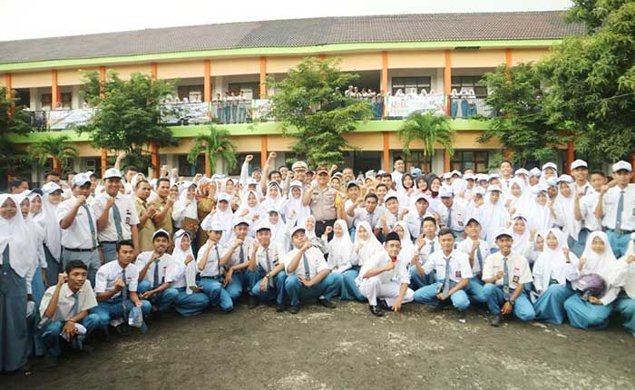 Polres Bangkalan Gelar Millenial Road Safety Festival 2019 di SMAN 2 Polres Bangkalan Gelar Millenial Road Safety Festival 2019 di SMAN 2
