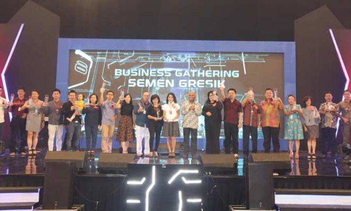 Gelar Business Gathering, Semen Gresik Bagikan Business Kit untuk Para Mitra Kerja