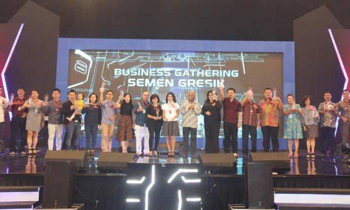 Gelar Business Gathering, Semen Gresik Bagikan Business Kit untuk Para Mitra Kerja Gelar Business Gathering, Semen Gresik Bagikan Business Kit untuk Para Mitra Kerja