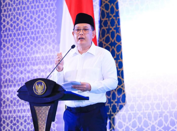 Serahkan Penghargaan di Masjid Award 2024, Pj Gubernur Jatim: Kepedulian untuk Imam dan Marbot Serahkan Penghargaan di Masjid Award 2024, Pj Gubernur Jatim: Kepedulian untuk Imam dan Marbot