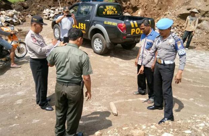 Penambang di Karanggupito Ngawi Temukan Mortir Zaman Penjajahan Penambang di Karanggupito Ngawi Temukan Mortir Zaman Penjajahan