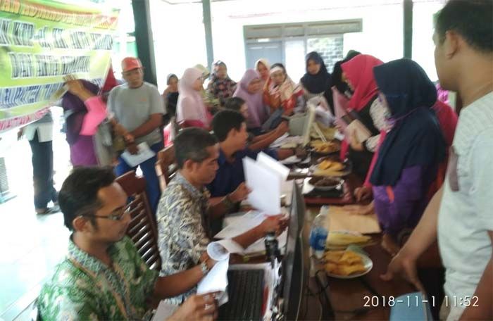 Pelayanan Adminduk Keliling di Merakurak Diserbu Pemohon Pelayanan Adminduk Keliling di Merakurak Diserbu Pemohon