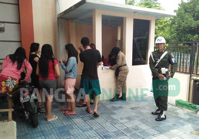 Razia Kos, Satpol PP Kota Blitar Gerebek Empat Pasangan Bukan Suami Istri Razia Kos, Satpol PP Kota Blitar Gerebek Empat Pasangan Bukan Suami Istri