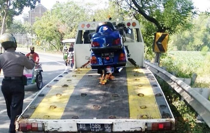 Tabrak Truk di Jombang, Pengendara Harley Davidson Patah Tulang Tabrak Truk di Jombang, Pengendara Harley Davidson Patah Tulang