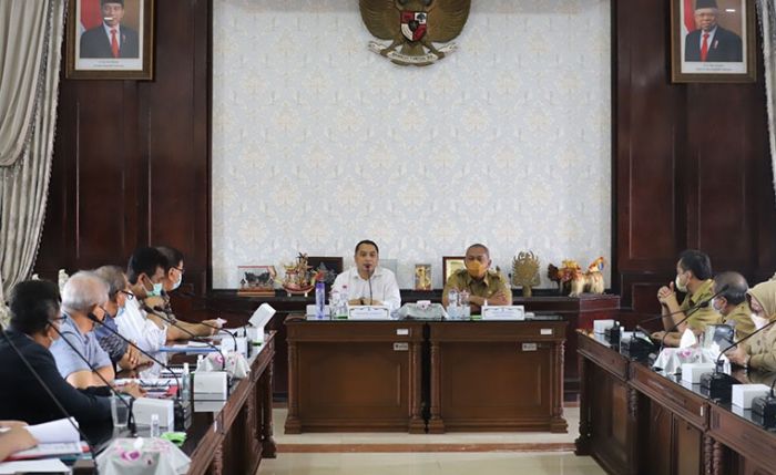 Audiensi dengan Pedagang dan Penghuni Apartemen, Wali Kota Eri Pastikan Tak Ada RS Covid-19 di Cito Audiensi dengan Pedagang dan Penghuni Apartemen, Wali Kota Eri Pastikan Tak Ada RS Covid-19 di Cito