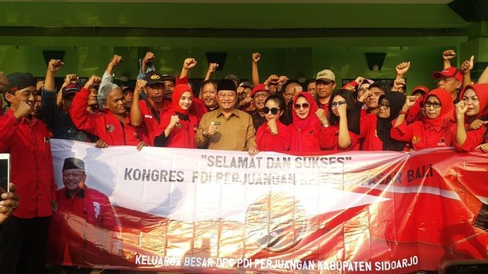 Bupati Sidoarjo Berangkatkan Ratusan Kader PDIP Ikuti Kongres ke V di Bali