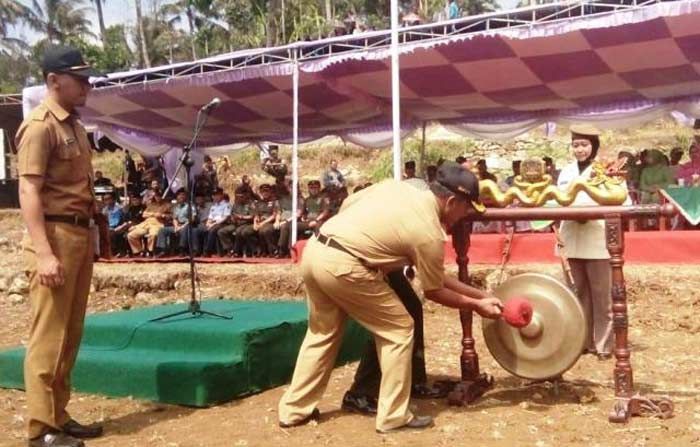 Bupati Indartato Buka TMMD ke-103 di Kabupaten Pacitan Bupati Indartato Buka TMMD ke-103 di Kabupaten Pacitan