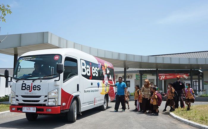 Bupati Kediri Fasilitasi Pelajar Terdampak Bendara dengan Bajes