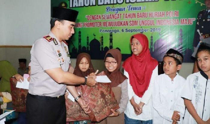 Kapolres Ponorogo Santuni 200 Anak Yatim Kapolres Ponorogo Santuni 200 Anak Yatim