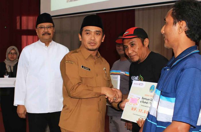 Wali Kota Pasuruan Harap Bantuan RTLH Bisa Tingkatkan Kenyamanan untuk Masyarakat Wali Kota Pasuruan Harap Bantuan RTLH Bisa Tingkatkan Kenyamanan untuk Masyarakat