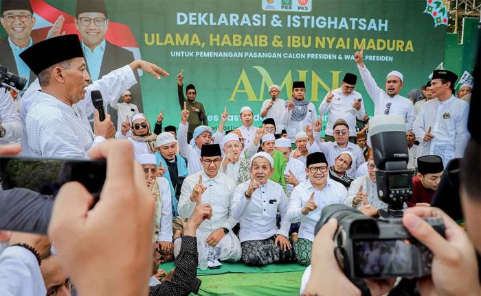 Pasangan AMIN Dipanggil Lora saat Berada di Madura Pasangan AMIN Dipanggil Lora saat Berada di Madura
