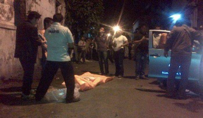 Sopir Taksi di Surabaya Tewas Digorok, Motif Pembunuhan Belum Diketahui Sopir Taksi di Surabaya Tewas Digorok, Motif Pembunuhan Belum Diketahui
