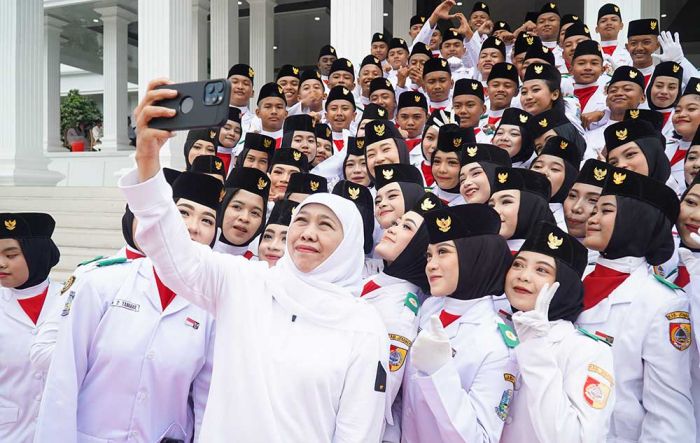 HUT Kemerdekaan RI, Khofifah Ajak Masyarakat Tingkatkan Semangat Nasionalisme dan Gotong Royong HUT Kemerdekaan RI, Khofifah Ajak Masyarakat Tingkatkan Semangat Nasionalisme dan Gotong Royong