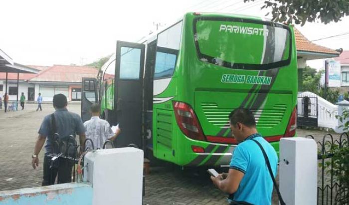 Anggota DPRD Kota Kediri Ramai-Ramai ke Bali Anggota DPRD Kota Kediri Ramai-Ramai ke Bali
