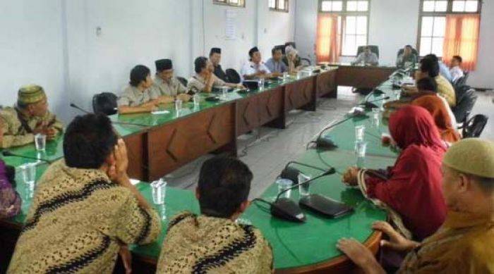 Puluhan Perangkat Desa Beran Wadul ke Dewan Ngawi