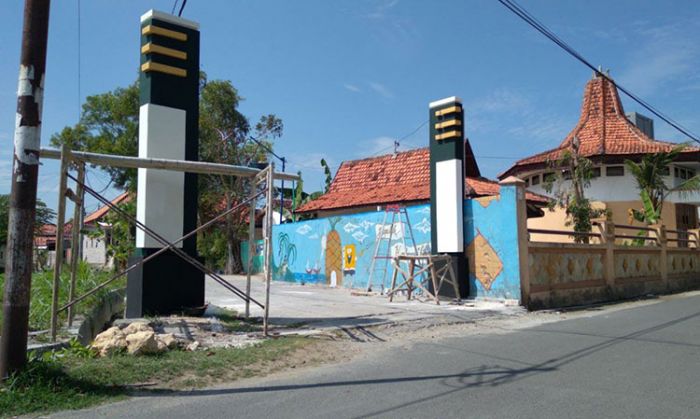 Tak Dapat Perhatian Pemerintah, Warga Kampung BK Mandiri Bangun Gapura Cantik Hasil Dana Swadaya