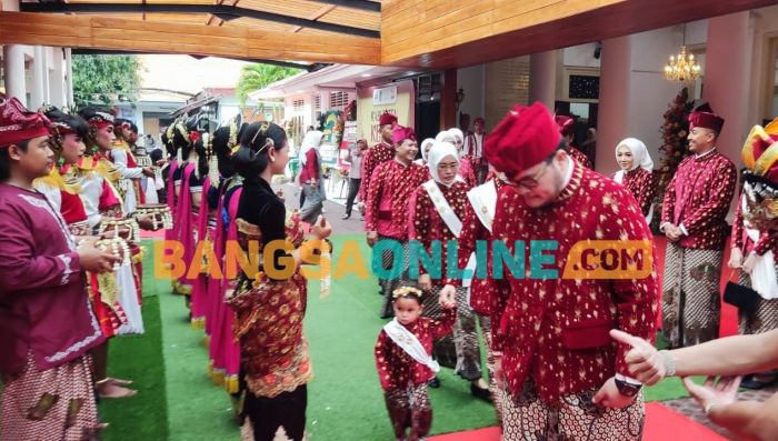 Bupati Dhito Ikuti Prosesi Hari Jadi Kabupaten Kediri ke-1221 di Pendopo Panjalu Jayati Bupati Dhito Ikuti Prosesi Hari Jadi Kabupaten Kediri ke-1221 di Pendopo Panjalu Jayati