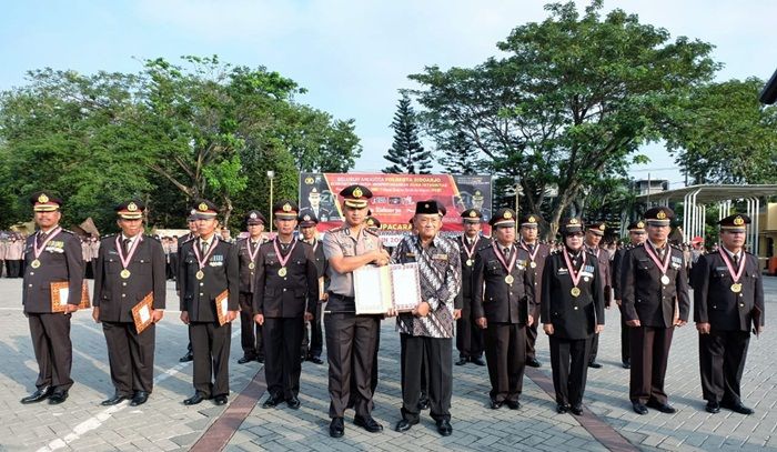 ​Polresta Sidoarjo Gelar Upacara Wisuda Purna Bakti 2018/2019