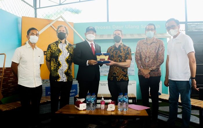 Tertarik Pengolahan Sampah di Lamongan, Green Team Amerika Serikat Kunjungi TPST Samtaku Tertarik Pengolahan Sampah di Lamongan, Green Team Amerika Serikat Kunjungi TPST Samtaku