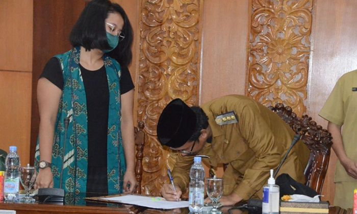 Bupati Sidoarjo Teken MoU Pengelolaan Parkir dengan Pemenang Lelang Bupati Sidoarjo Teken MoU Pengelolaan Parkir dengan Pemenang Lelang