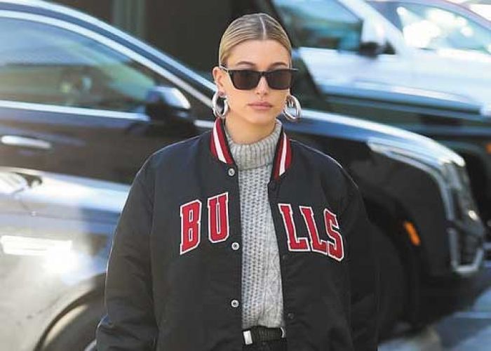 Istri Justin Bieber Jalan Sendiri di Los Angeles, Ada Apa?