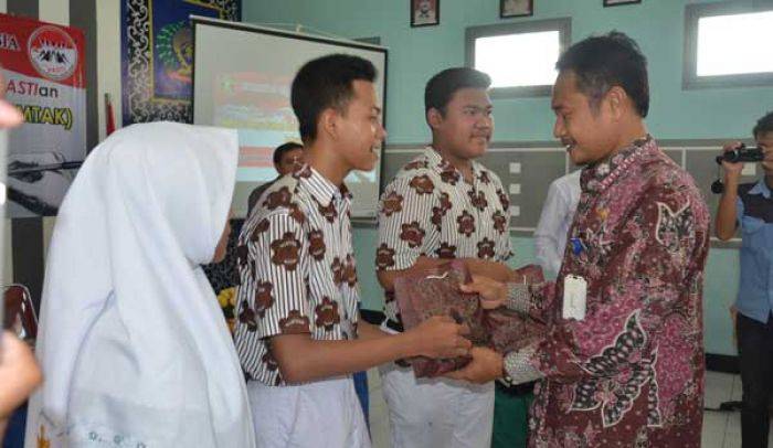 Hadapi MEA, Ribuan Pelajar di Lamongan Ikuti Penyuluhan Hukum Hadapi MEA, Ribuan Pelajar di Lamongan Ikuti Penyuluhan Hukum