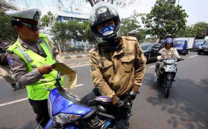 LiNK: Bikin Resah Masyarakat, Personil Lantas Jombang Perlu Dirombak Total LiNK: Bikin Resah Masyarakat, Personil Lantas Jombang Perlu Dirombak Total